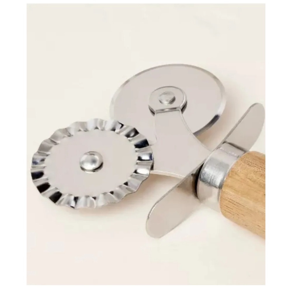 Wood & Stainless Steel Pastry Wheel - Picture 2 of 2